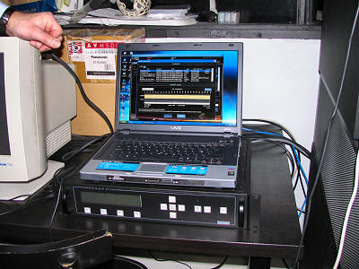 Scaller a notebook s ovladacim softwarem